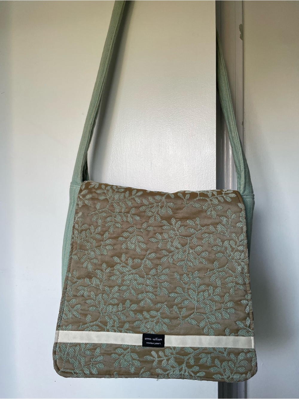 Anna William Newburyport beautiful crossbody purse